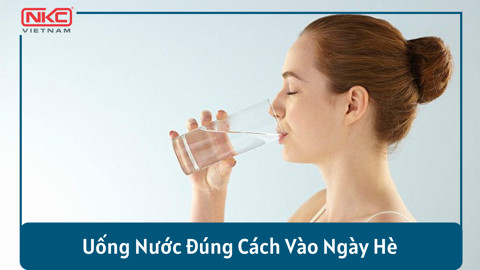Mách bạn cách uống nước đúng cách vào ngày hè nóng bức
